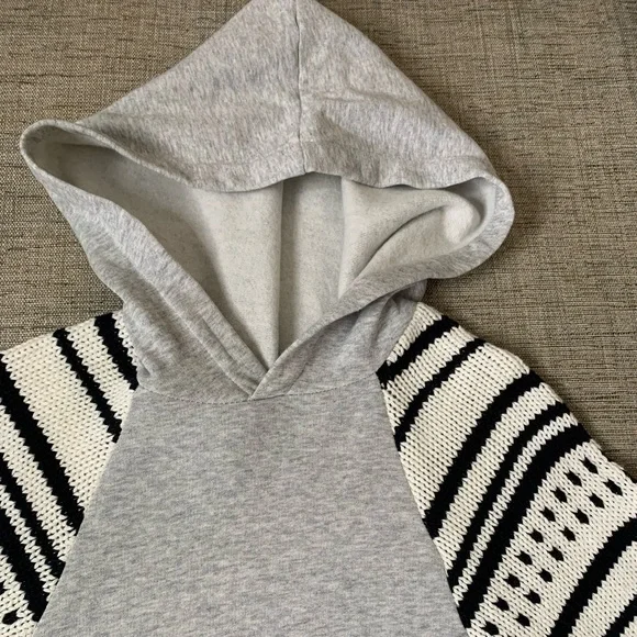 💫HP‼️💫 URBAN OUTFITTERS Hoodie w/ Knit Sleeves in Gray/Black/White, Small - Picture 6 of 7